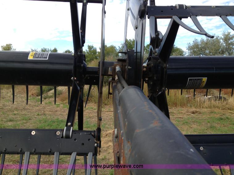 image for item A8643 1998 MacDon 960 36' draper head