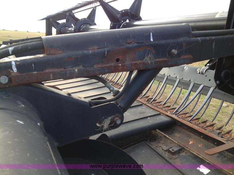 image for item A8643 1998 MacDon 960 36' draper head