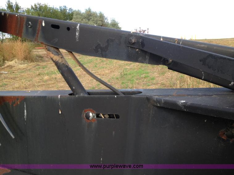 image for item A8643 1998 MacDon 960 36' draper head