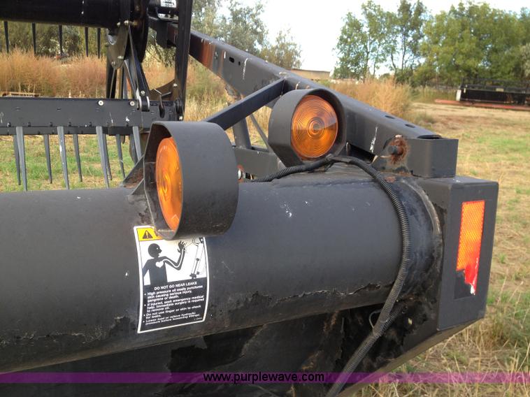 image for item A8643 1998 MacDon 960 36' draper head