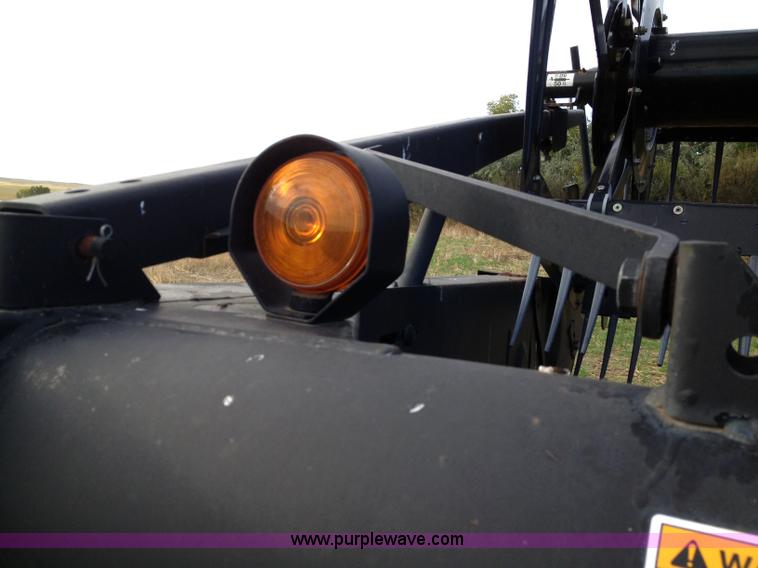 image for item A8643 1998 MacDon 960 36' draper head