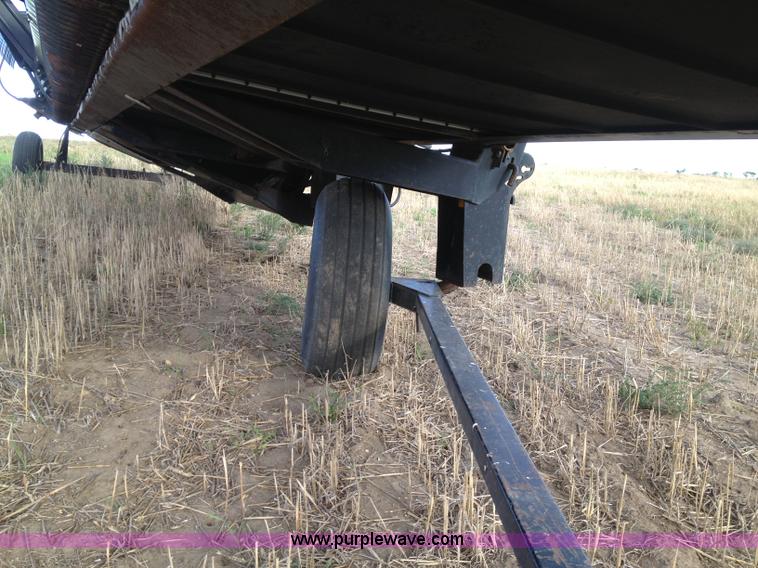 image for item A8643 1998 MacDon 960 36' draper head