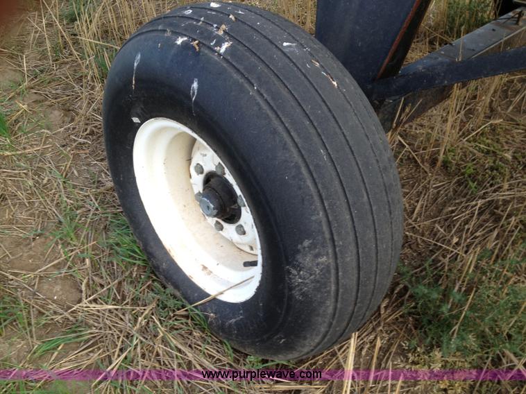 image for item A8643 1998 MacDon 960 36' draper head