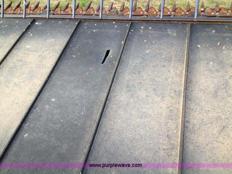 image for item A8643 1998 MacDon 960 36' draper head