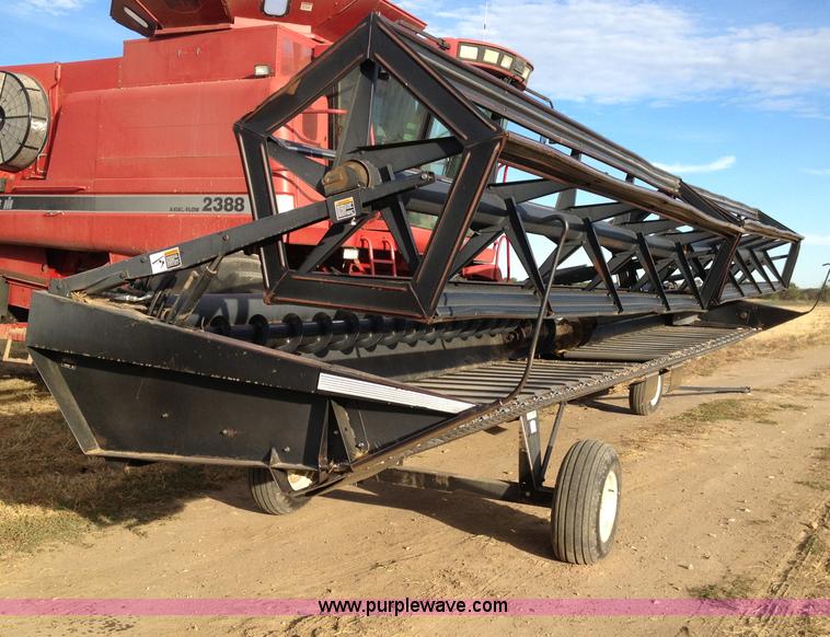 image for item A8644 1997 MacDon 960 36' draper head