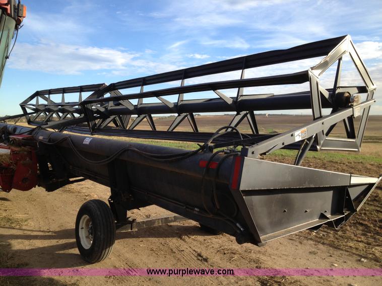 image for item A8644 1997 MacDon 960 36' draper head