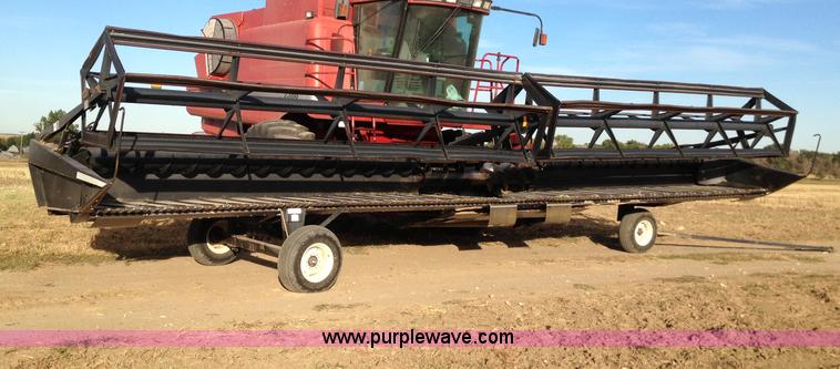 image for item A8644 1997 MacDon 960 36' draper head