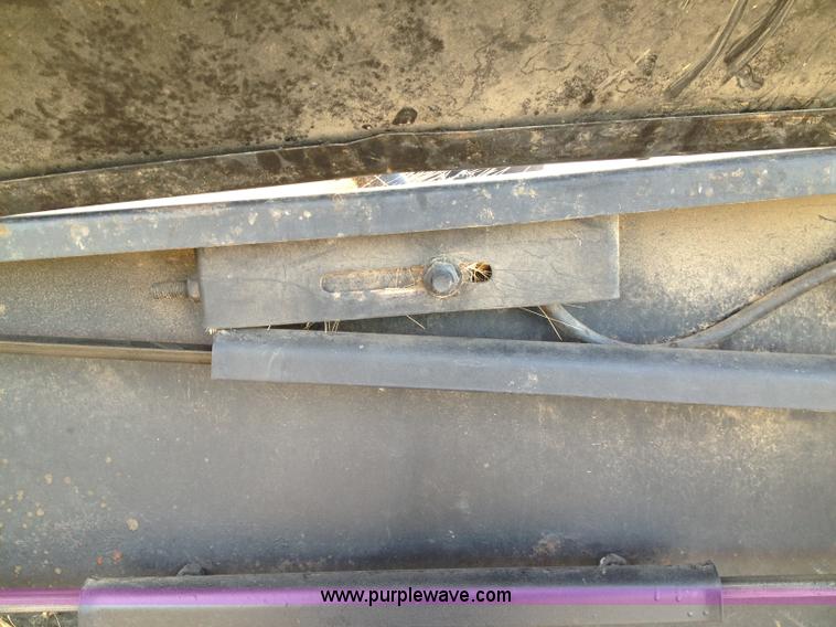 image for item A8644 1997 MacDon 960 36' draper head