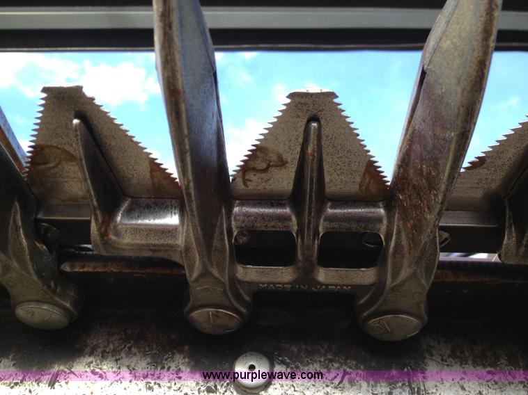 image for item A8644 1997 MacDon 960 36' draper head