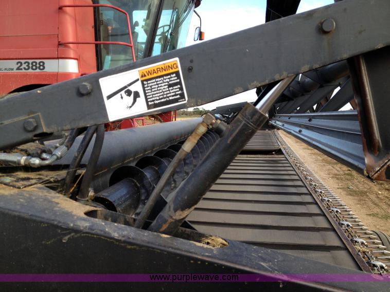 image for item A8644 1997 MacDon 960 36' draper head