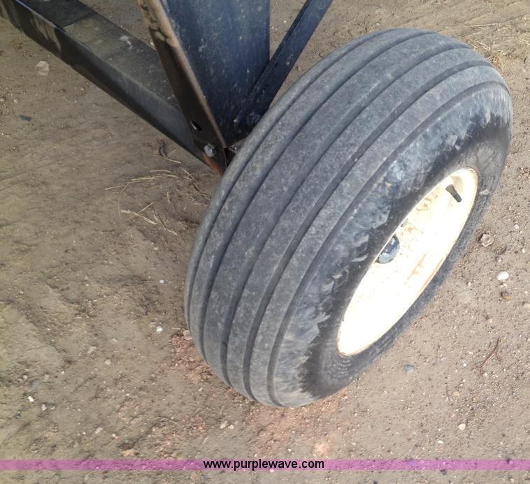 image for item A8644 1997 MacDon 960 36' draper head