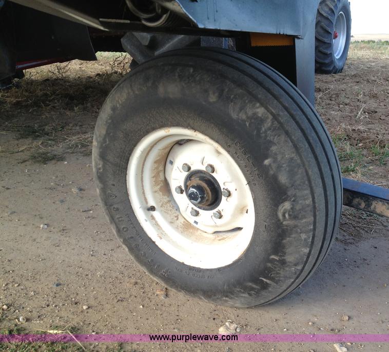 image for item A8644 1997 MacDon 960 36' draper head