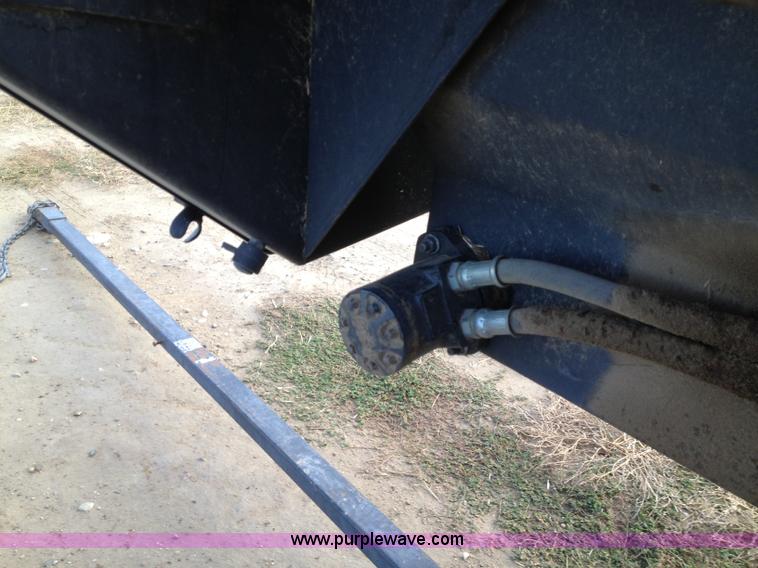 image for item A8644 1997 MacDon 960 36' draper head