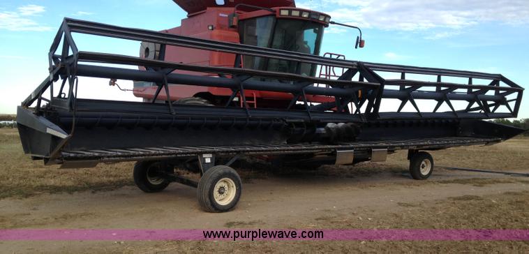 image for item A8644 1997 MacDon 960 36' draper head