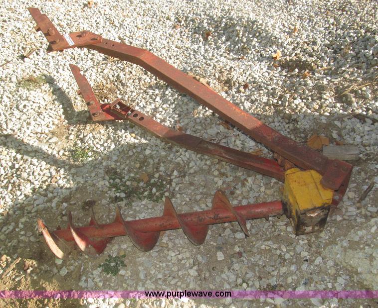 image for item AE9439 International Fast Hitch post hole auger
