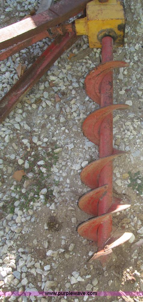 image for item AE9439 International Fast Hitch post hole auger