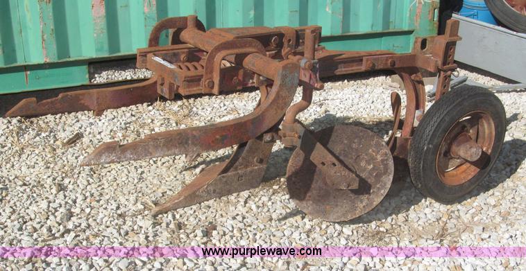 image for item AE9440 International fast hitch two bottom moldboard plow