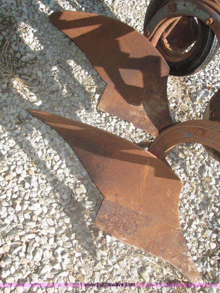 image for item AE9440 International fast hitch two bottom moldboard plow