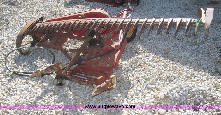 image for item AE9441 International Fast Hitch 7' sickle bar mower