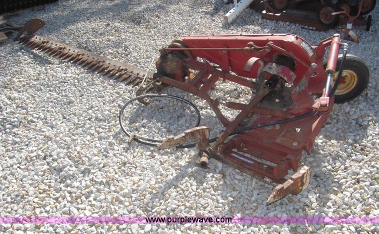 image for item AE9441 International Fast Hitch 7' sickle bar mower