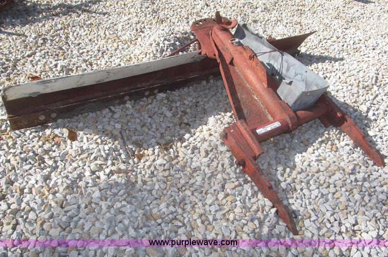 image for item AE9442 International Fast Hitch 7' reversible off-set blade