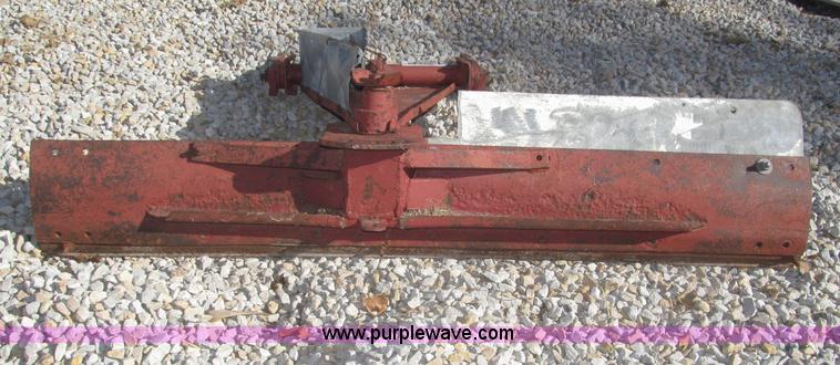 image for item AE9442 International Fast Hitch 7' reversible off-set blade