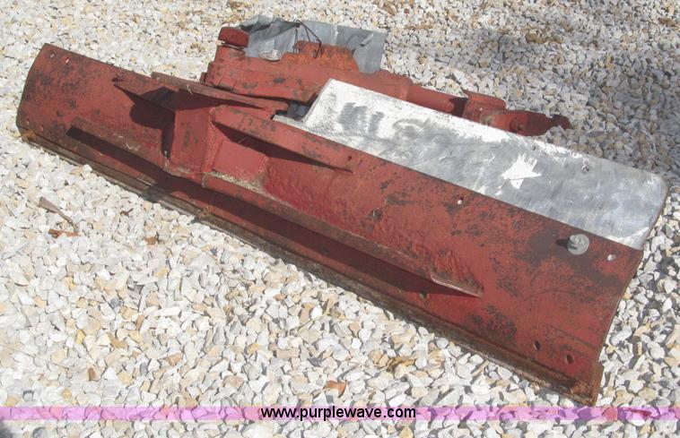 image for item AE9442 International Fast Hitch 7' reversible off-set blade