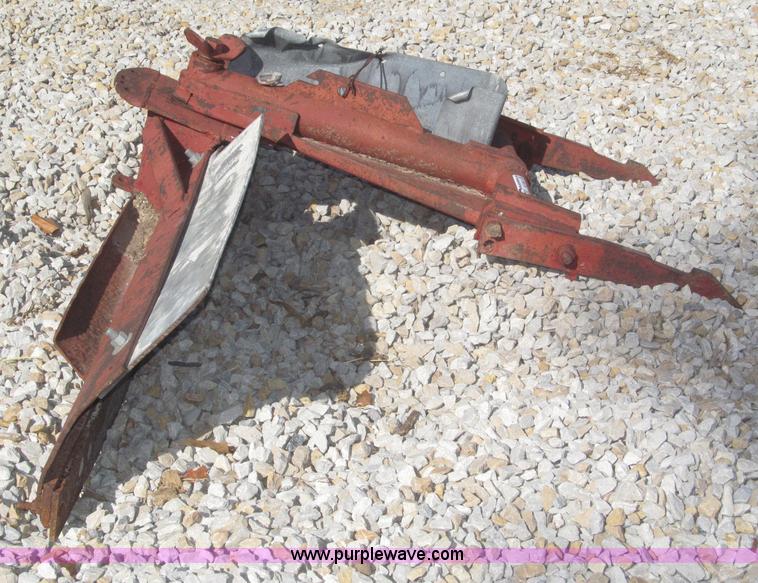 image for item AE9442 International Fast Hitch 7' reversible off-set blade