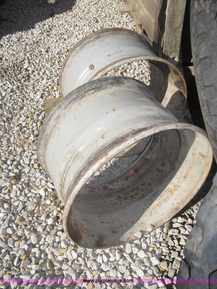 image for item AE9498 Assorted tires and wheels