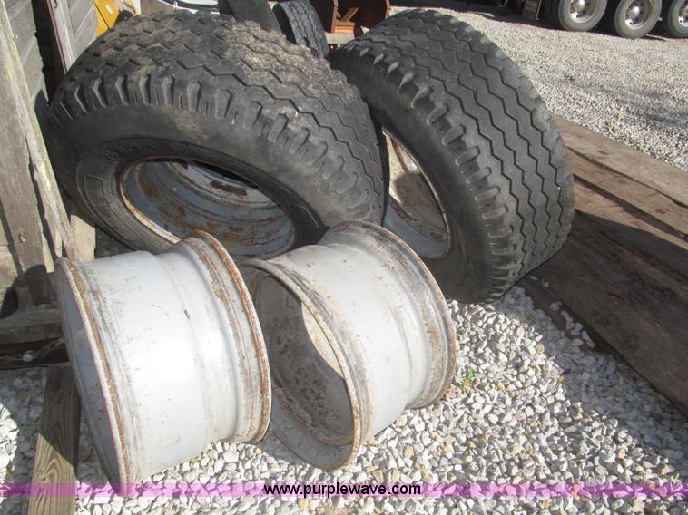 image for item AE9498 Assorted tires and wheels