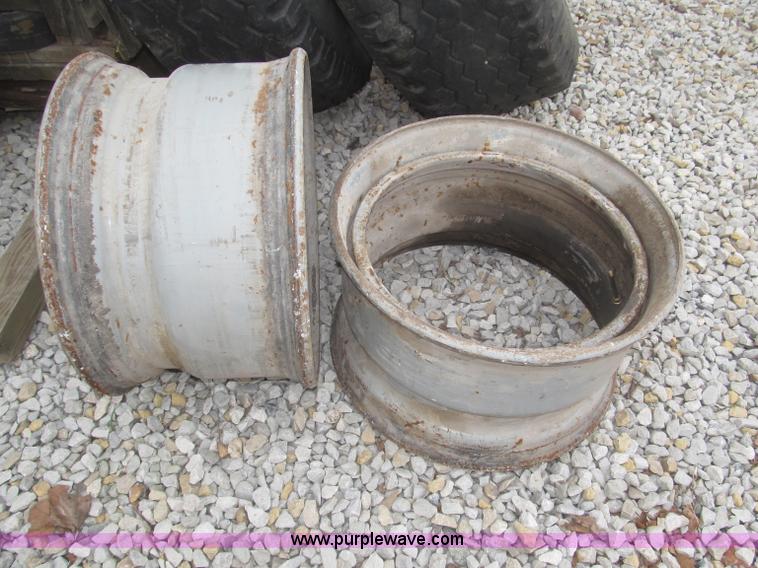 image for item AE9498 Assorted tires and wheels