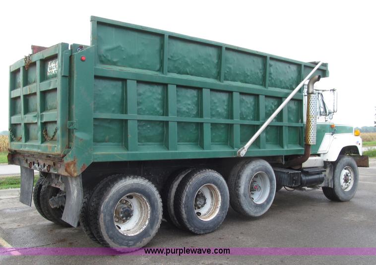 image for item E4574 1999 International 2674 triple axle dump truck