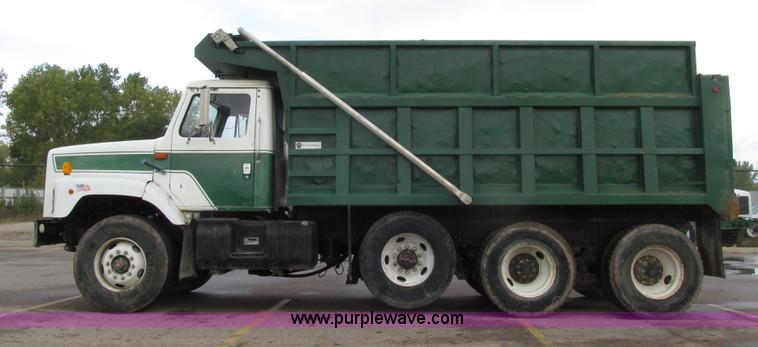 image for item E4574 1999 International 2674 triple axle dump truck