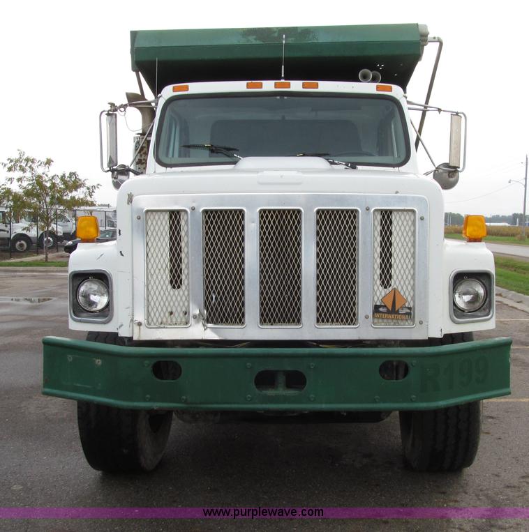 image for item E4574 1999 International 2674 triple axle dump truck