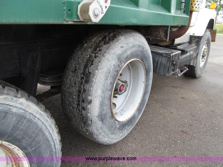 image for item E4574 1999 International 2674 triple axle dump truck