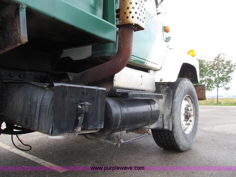 image for item E4574 1999 International 2674 triple axle dump truck