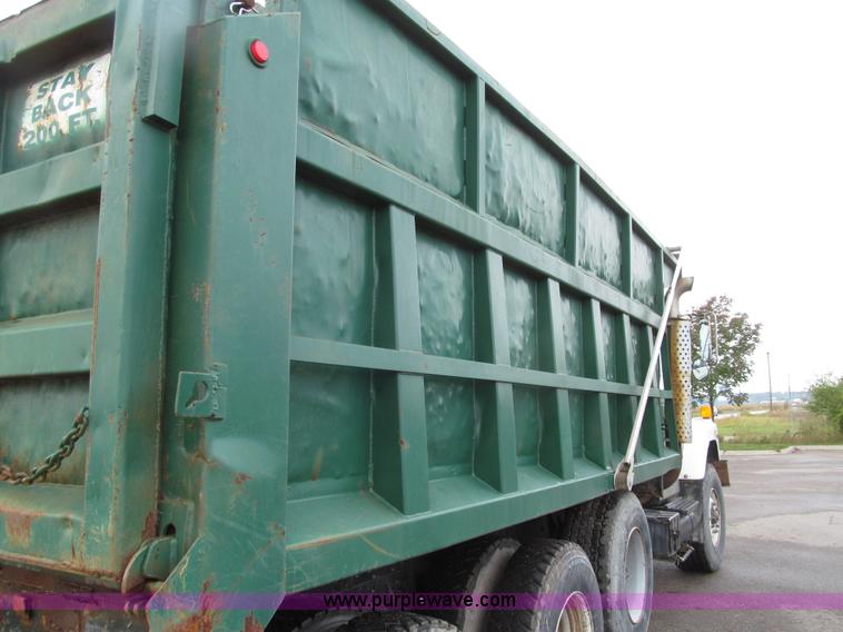 image for item E4574 1999 International 2674 triple axle dump truck