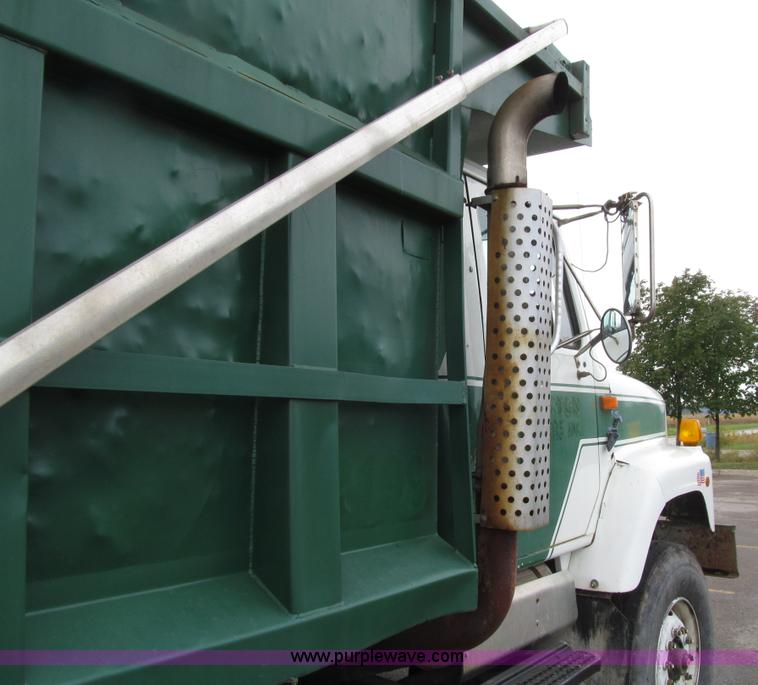 image for item E4574 1999 International 2674 triple axle dump truck