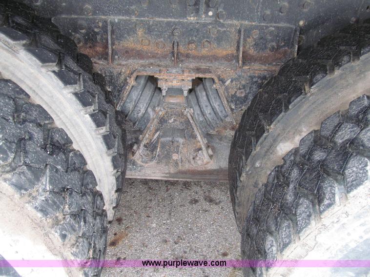 image for item E4574 1999 International 2674 triple axle dump truck