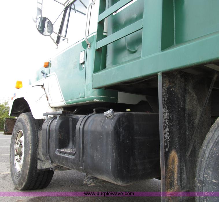 image for item E4574 1999 International 2674 triple axle dump truck