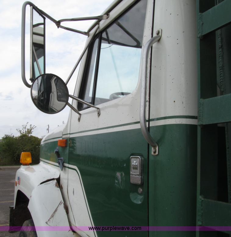 image for item E4574 1999 International 2674 triple axle dump truck