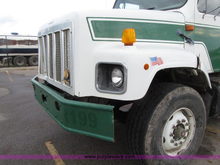 image for item E4574 1999 International 2674 triple axle dump truck
