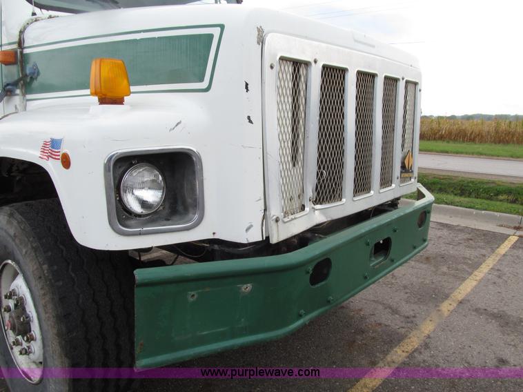 image for item E4574 1999 International 2674 triple axle dump truck