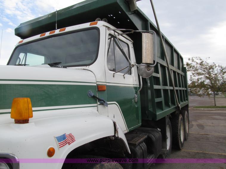 image for item E4574 1999 International 2674 triple axle dump truck