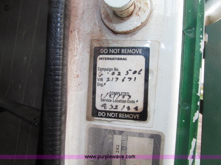 image for item E4574 1999 International 2674 triple axle dump truck