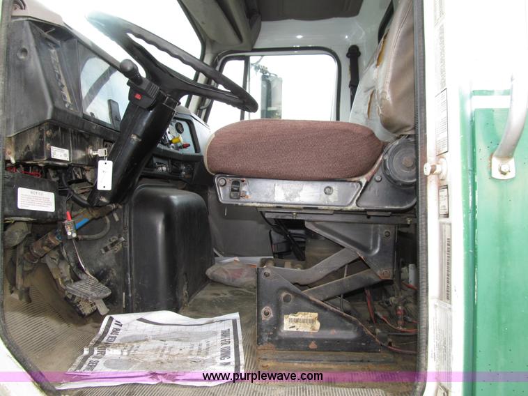 image for item E4574 1999 International 2674 triple axle dump truck