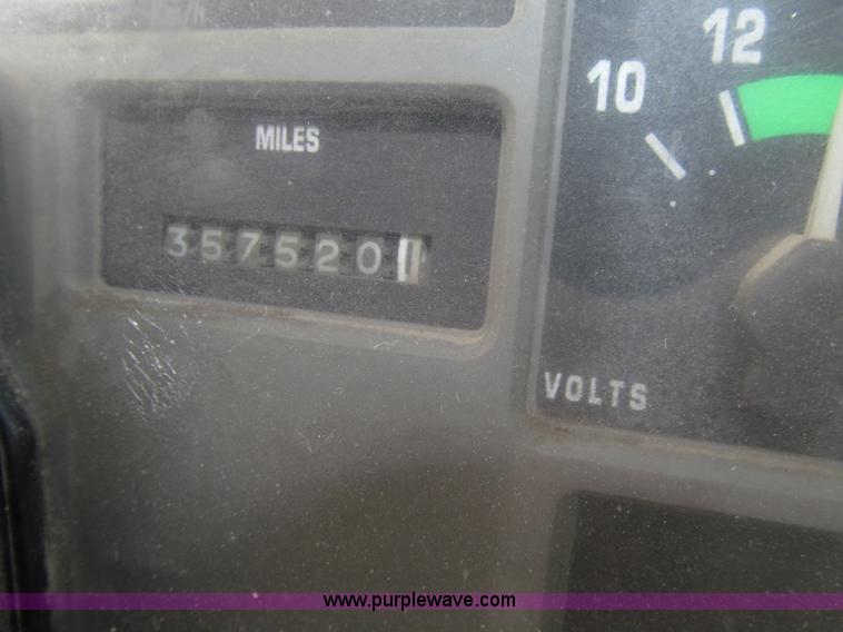 image for item E4574 1999 International 2674 triple axle dump truck