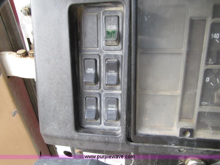 image for item E4574 1999 International 2674 triple axle dump truck