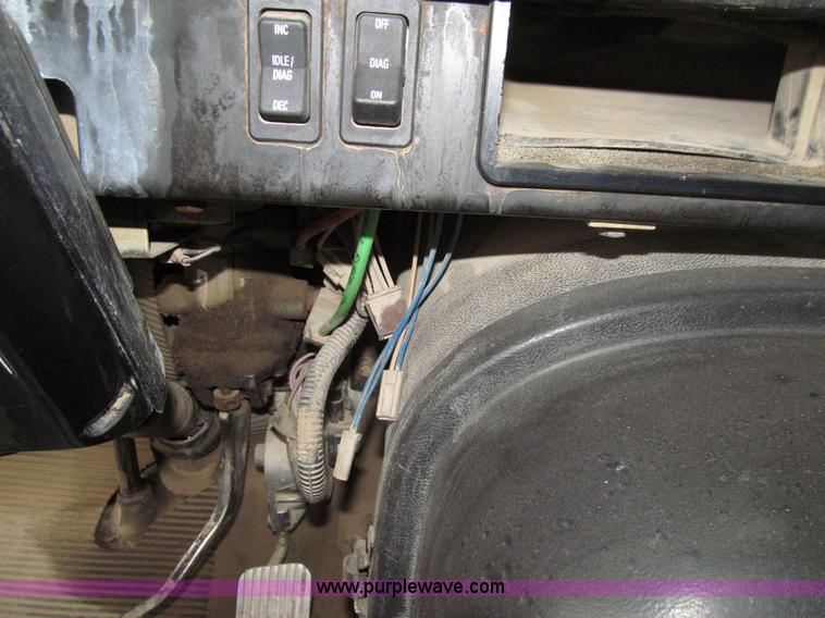 image for item E4574 1999 International 2674 triple axle dump truck