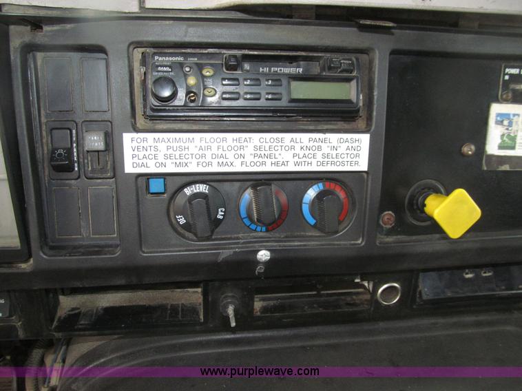 image for item E4574 1999 International 2674 triple axle dump truck